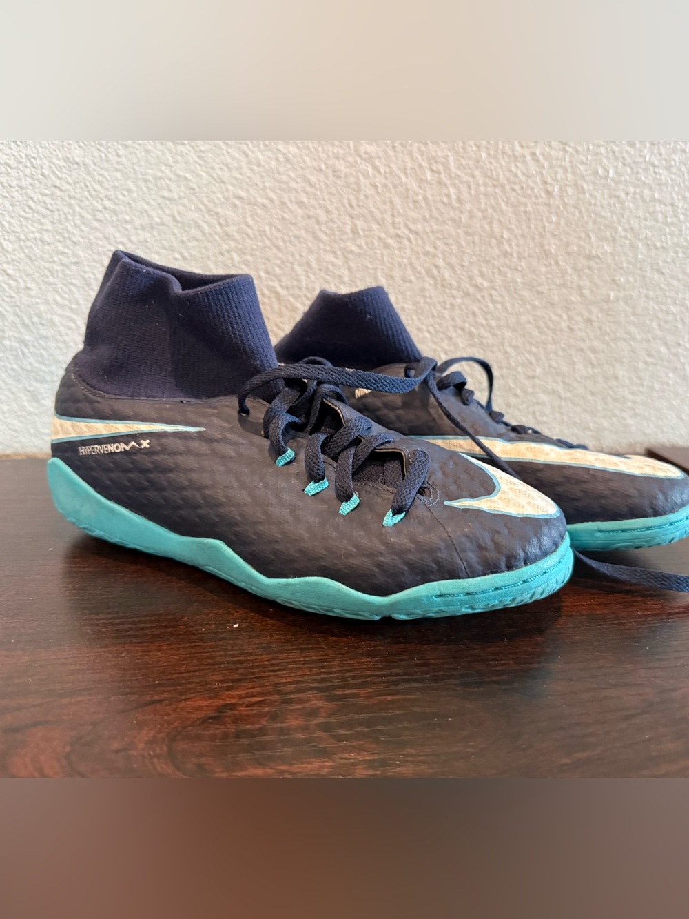 Nike Kids' HypervenomX Indoor Soccer Shoes - size 5Y excellent condition!
